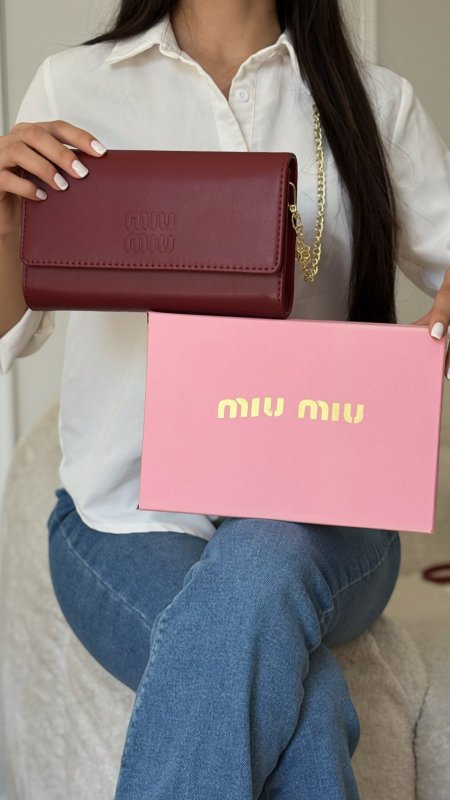 كلاتش Miu Miu - شامل علبة #2534